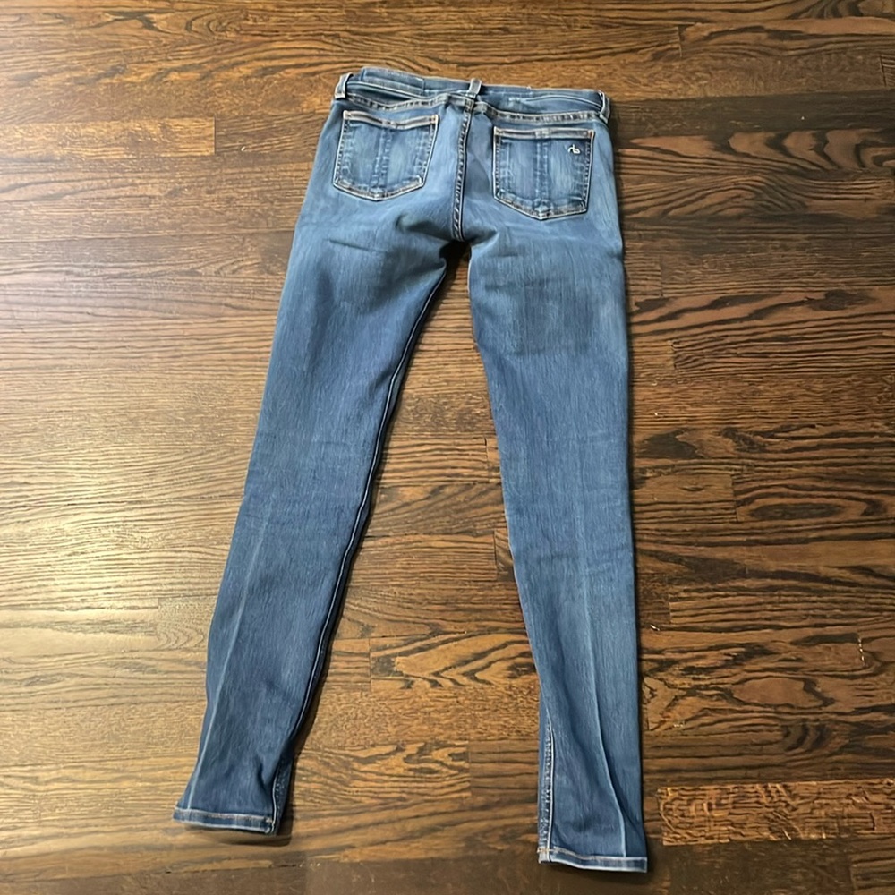 Rag & Bone skinny jeans in excellent condition. No holes or tears.